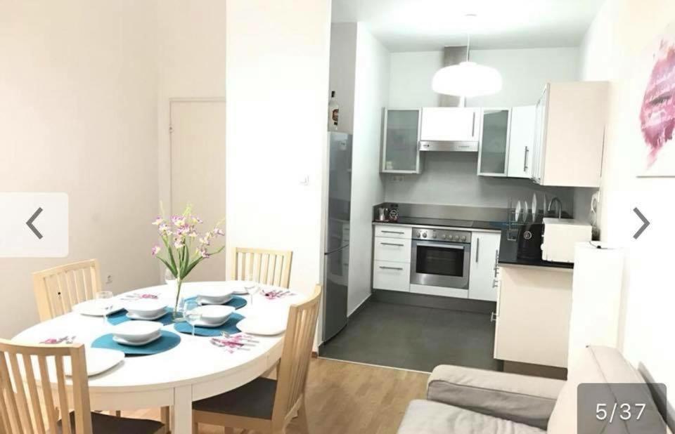 Astoria Metro Apartment Boedapest Buitenkant foto
