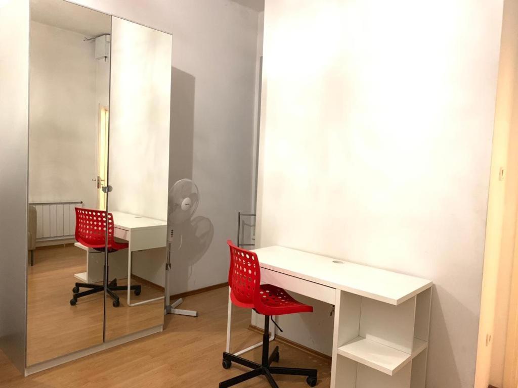 Astoria Metro Apartment Boedapest Buitenkant foto